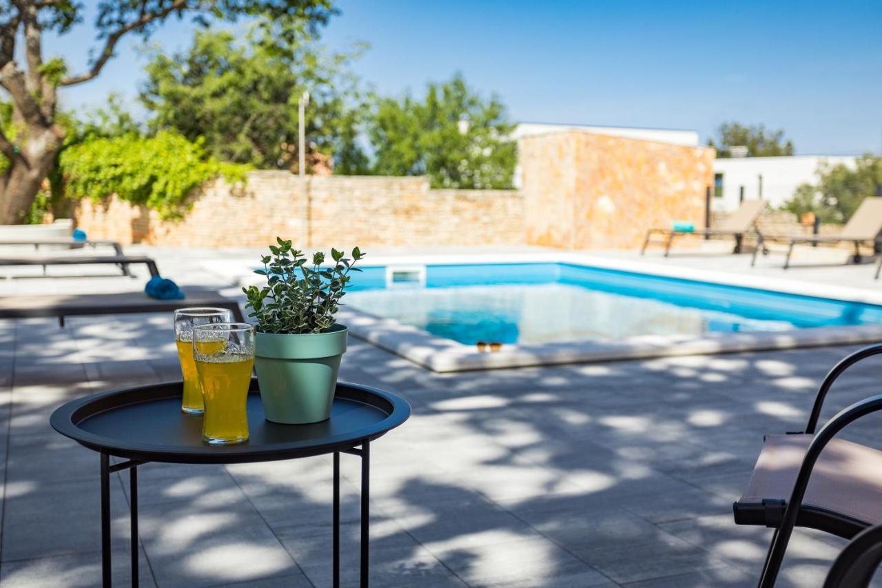 Apartments Cesare With Shared Pool Liznjan Exterior photo