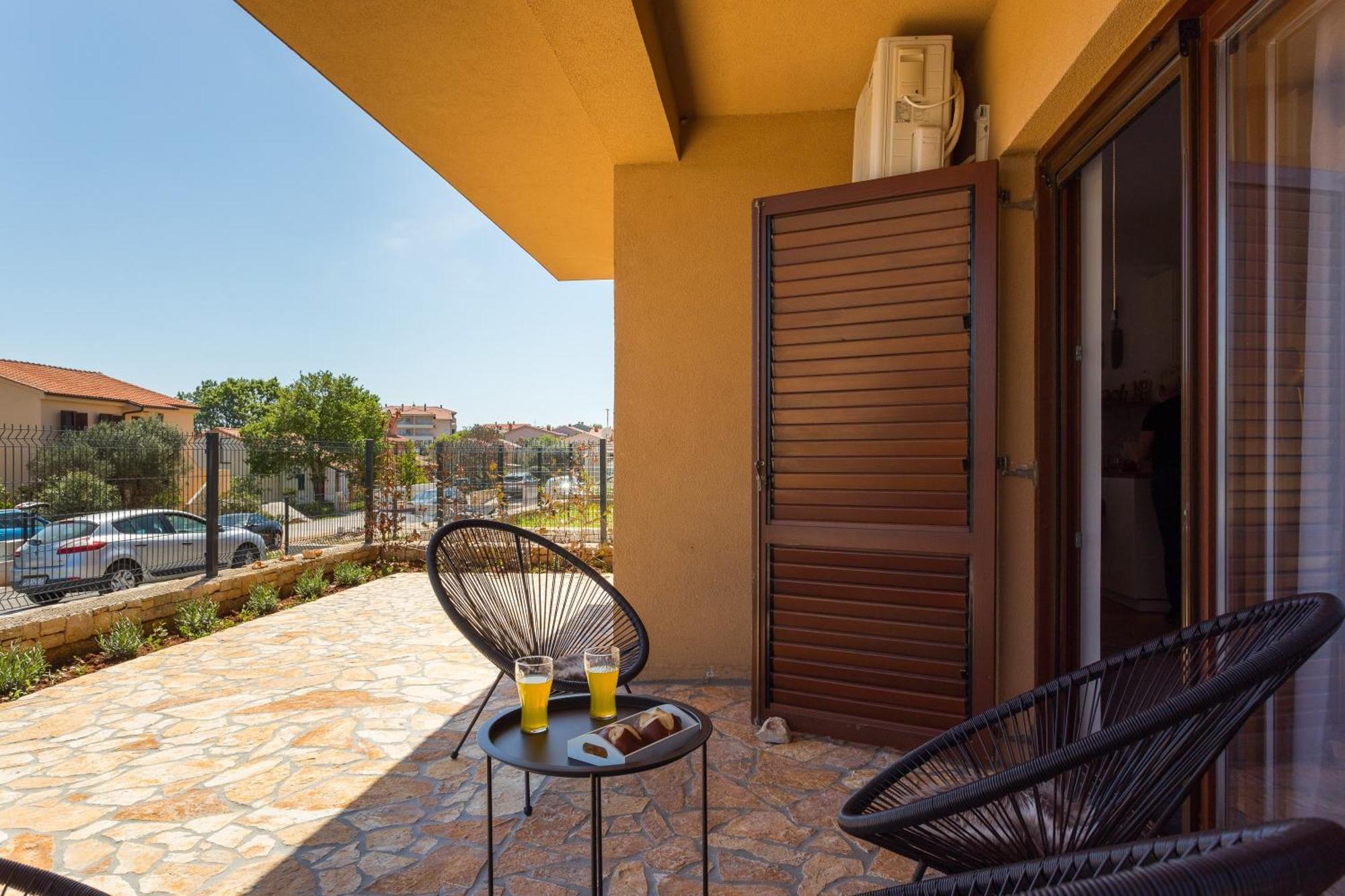 Apartments Cesare With Shared Pool Liznjan Room photo