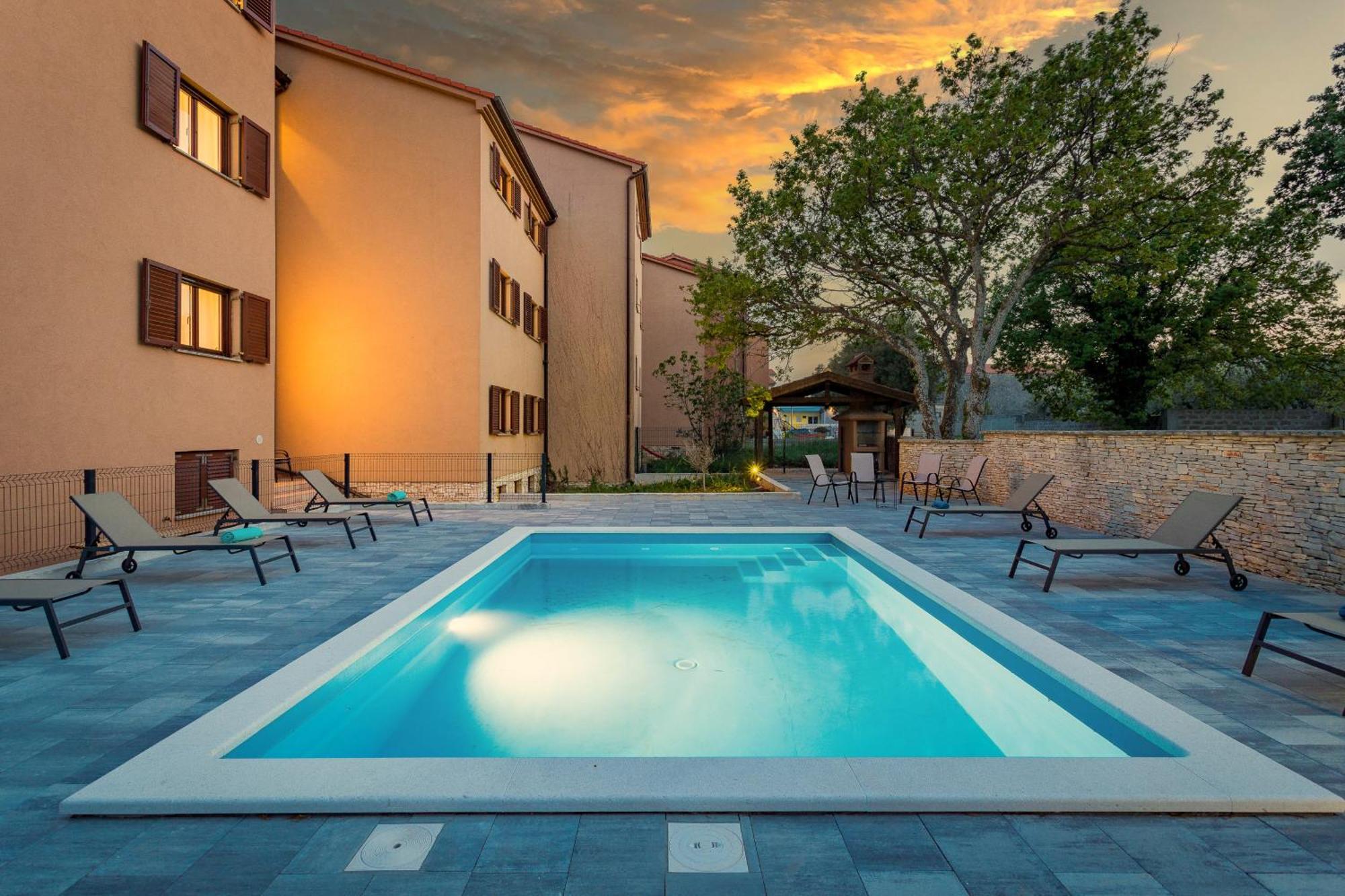 Apartments Cesare With Shared Pool Liznjan Exterior photo