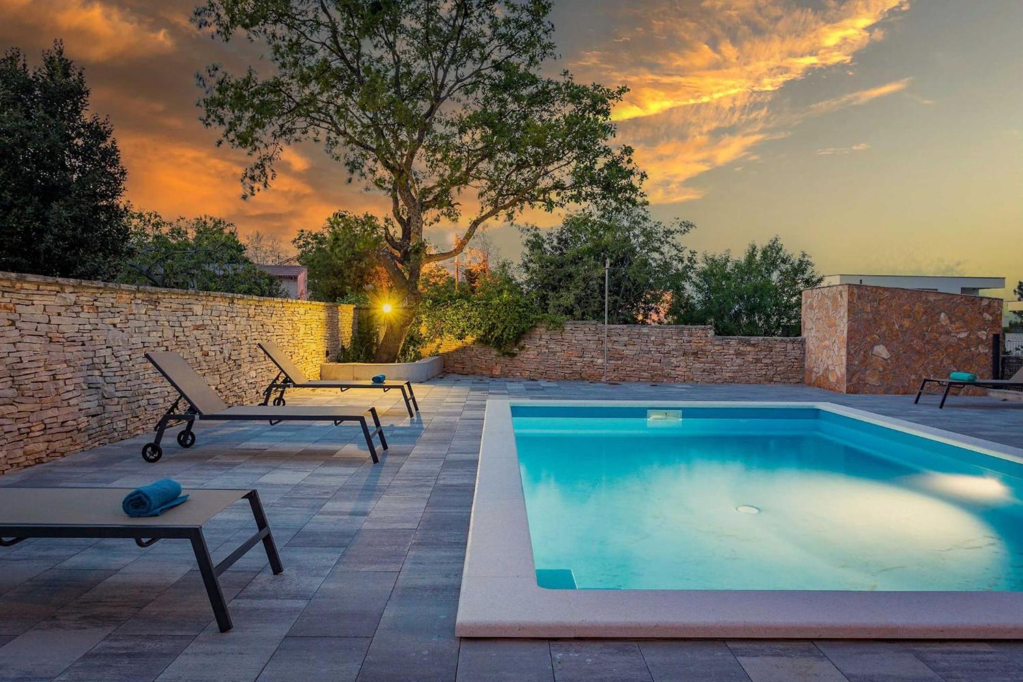 Apartments Cesare With Shared Pool Liznjan Exterior photo