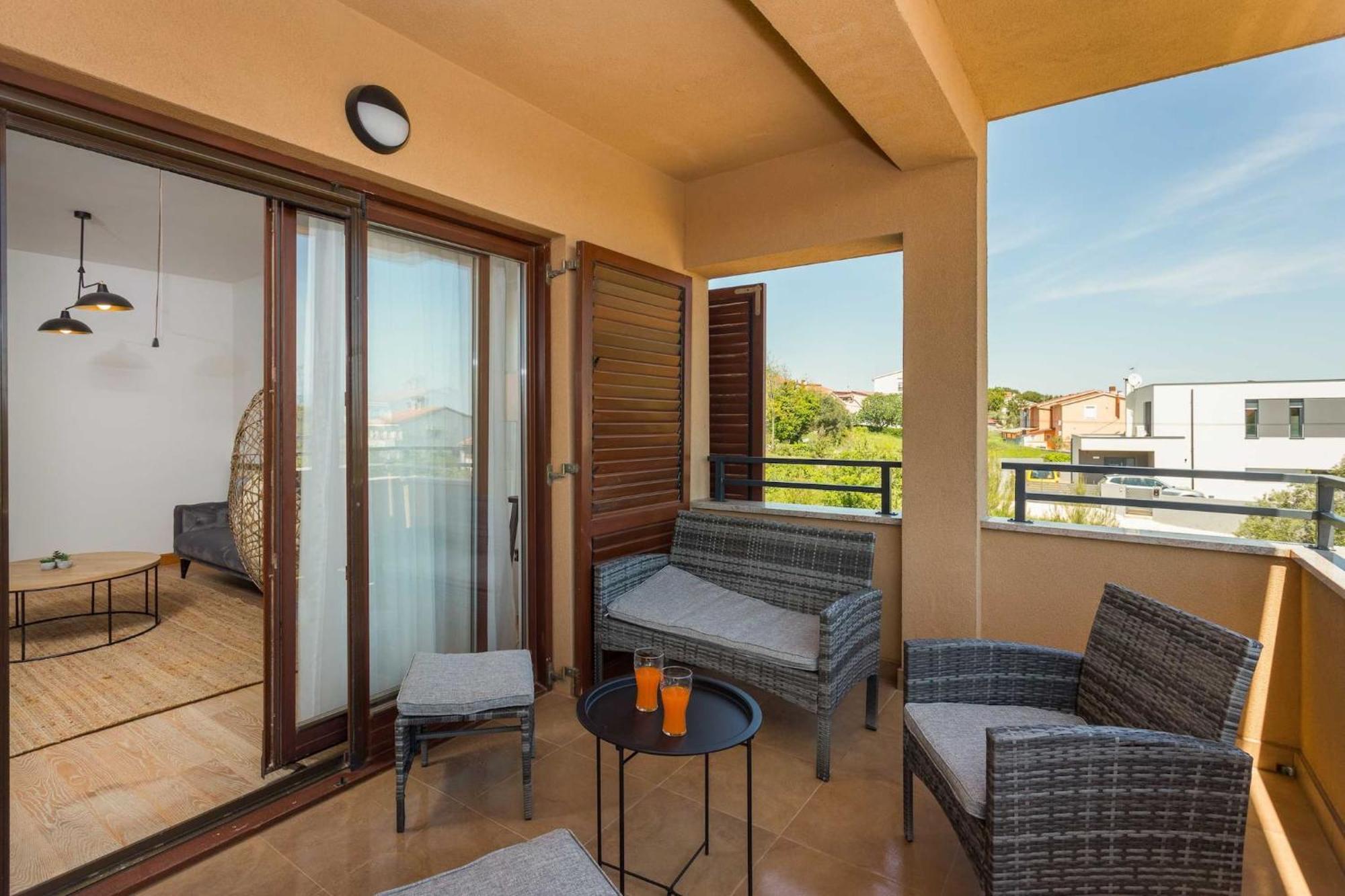 Apartments Cesare With Shared Pool Liznjan Exterior photo