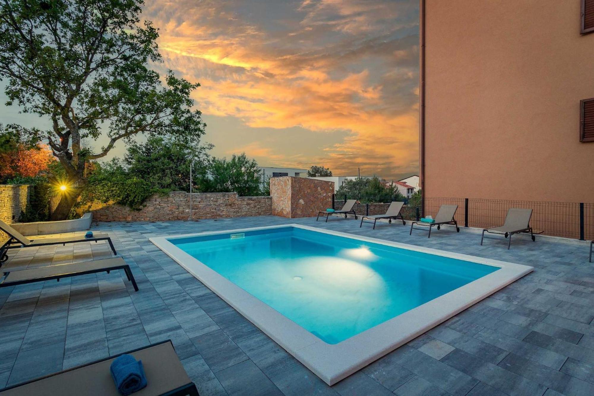 Apartments Cesare With Shared Pool Liznjan Exterior photo